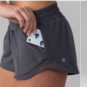 Lululemon Hotty Hot Short II (2.5") in Dark Carbon